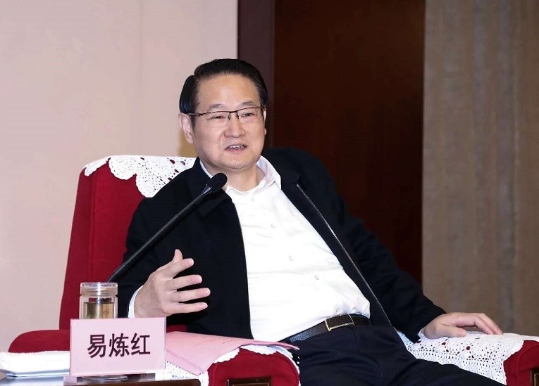 易煉紅.jpg 易煉紅.jpg